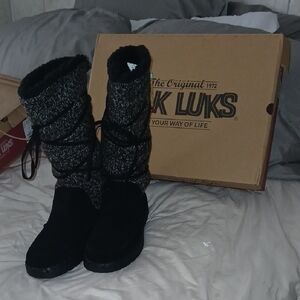 Muk Luks Women's Black and Gray Winter Boots